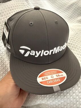 Brand New TaylorMade 2024 Tour Flatbill Snapback Golf Hat / Cap in Grey!